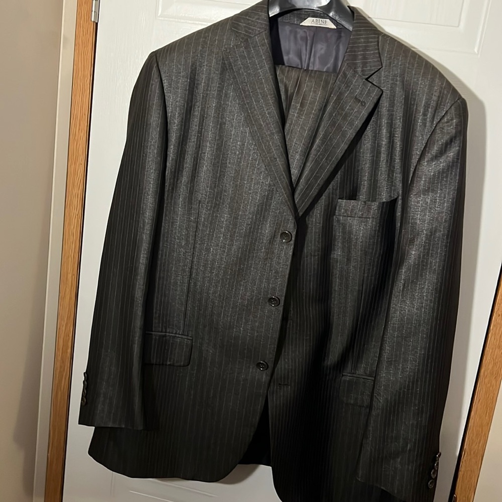 Abine Mens three button suit 46R
